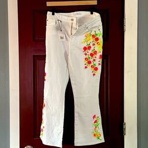 NWT! 7 For All Mankind Jeans 
Waist 15 stretches to 17. 
Inseam 26